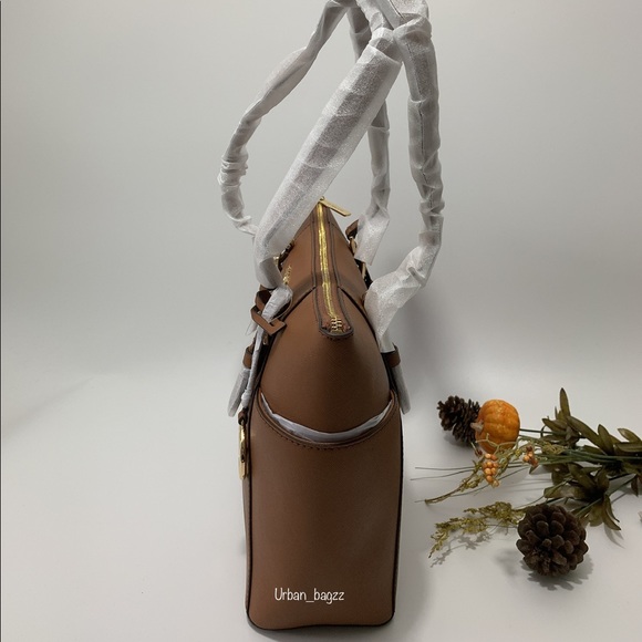 Michael Kors Charlotte Large Top Zip Tote - Picture 2 of 8